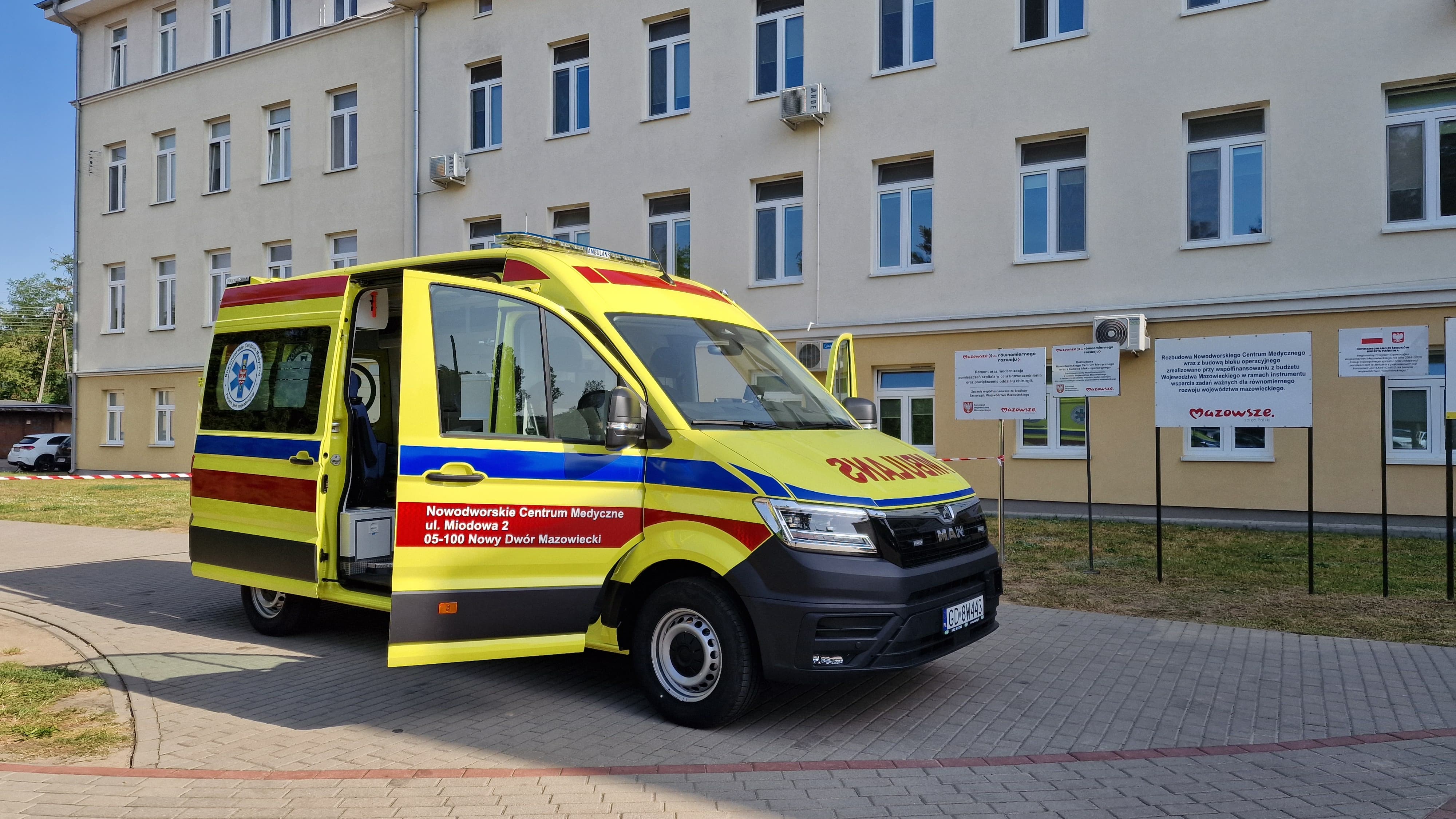 Nowy ambulans dla Nowodworskiego Centrum Medycznego